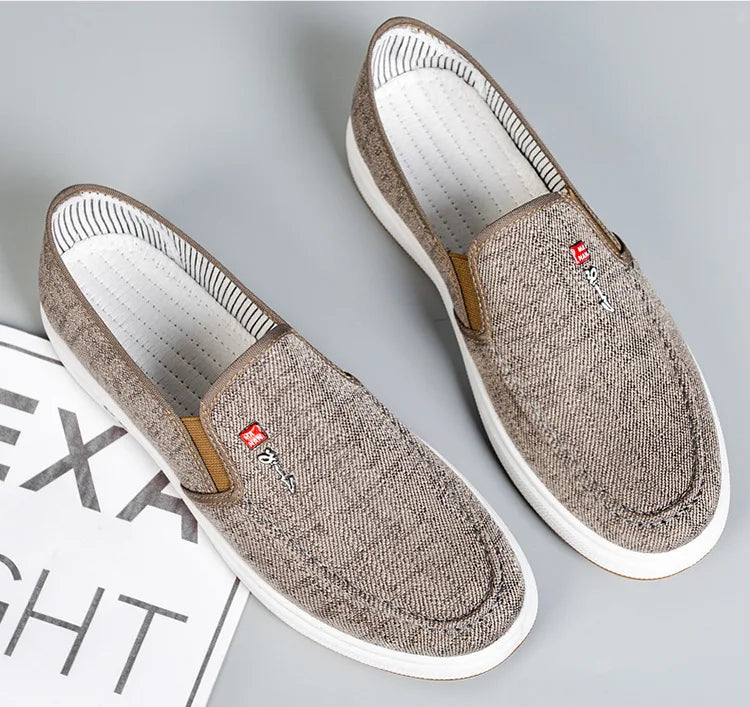 Men's shoes are breathable and light old Beijing cloth shoes men's low top canvas shoes and lazy work shoes 2023