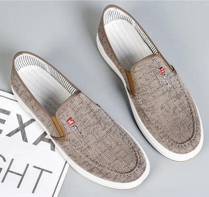 Men's shoes are breathable and light old Beijing cloth shoes men's low top canvas shoes and lazy work shoes 2023